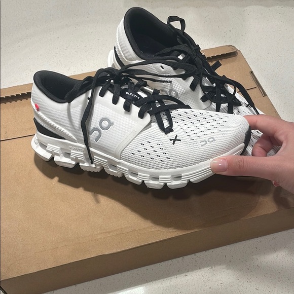 On Running Women's Shoes - Picture 1 of 6